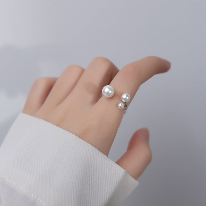 Vera | Verstellbarer Ring mit Süsswasserperlen und Dreieck-Design