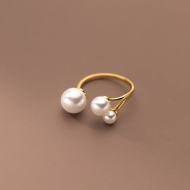 Vera | Verstellbarer Ring mit Süsswasserperlen und Dreieck-Design